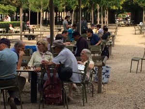 Chess in the sun at the Jardin du Luxembourg